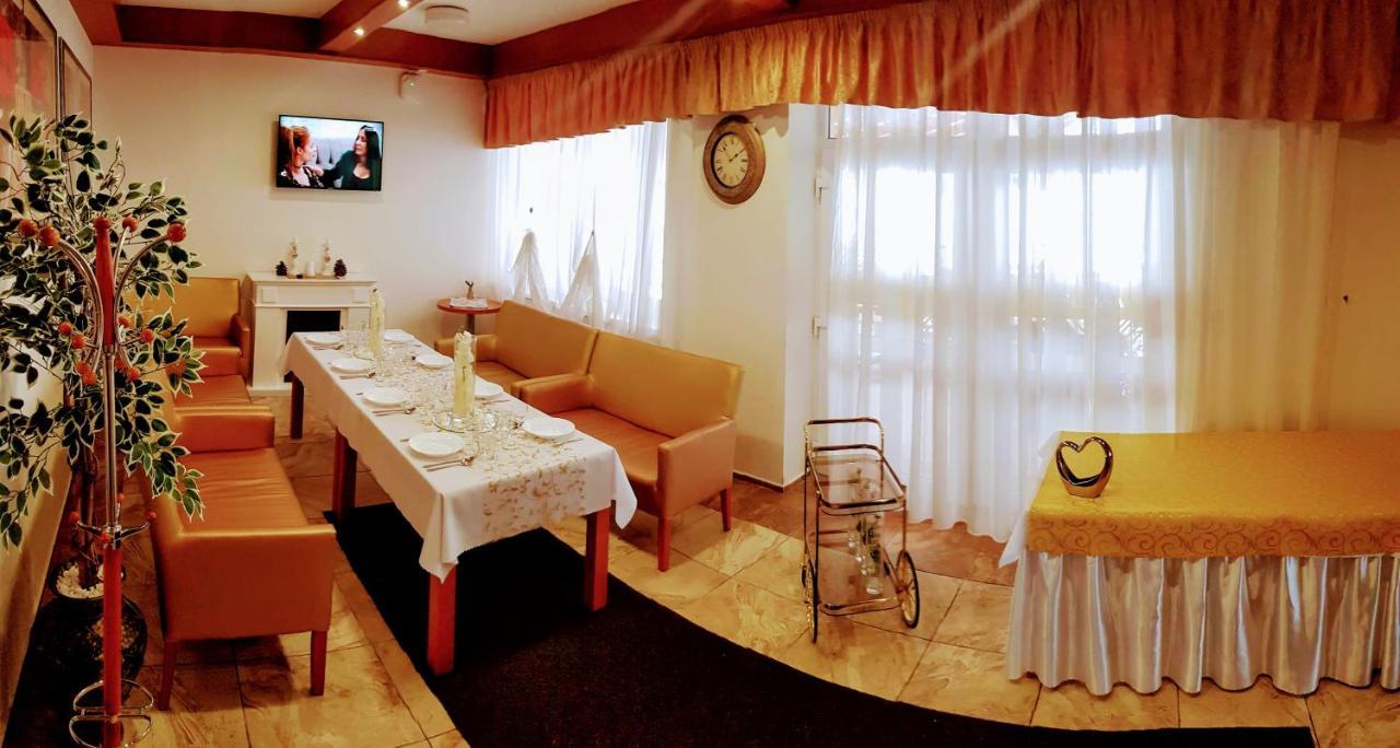 Agrohotel Tri Brezy Hrustin Экстерьер фото
