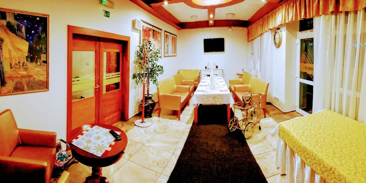 Agrohotel Tri Brezy Hrustin Экстерьер фото