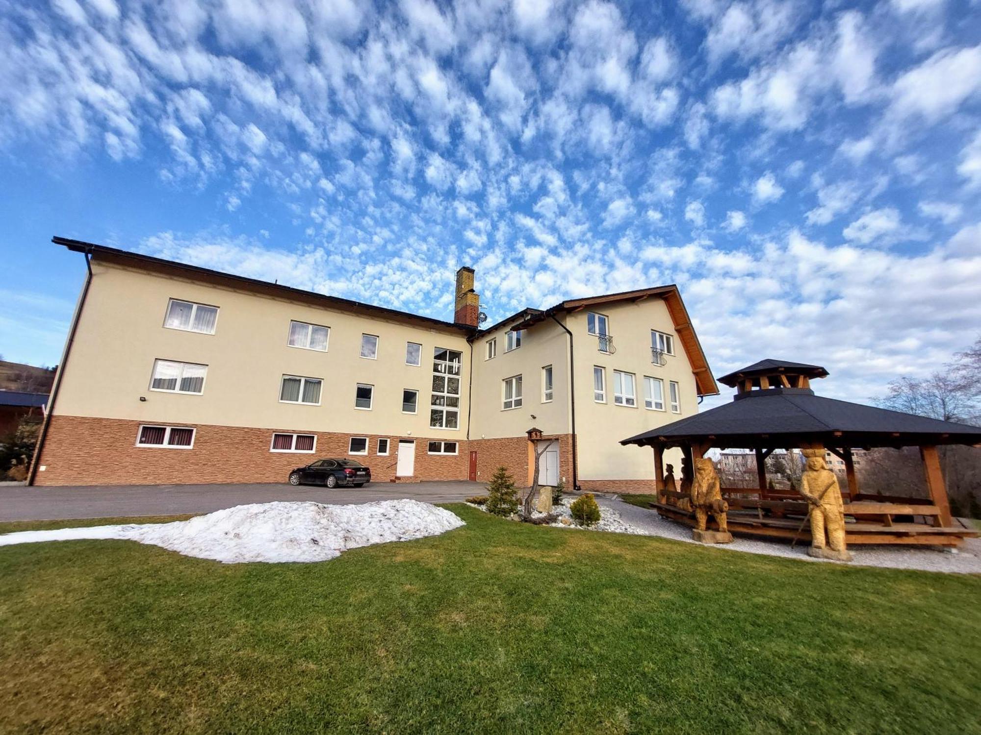 Agrohotel Tri Brezy Hrustin Экстерьер фото