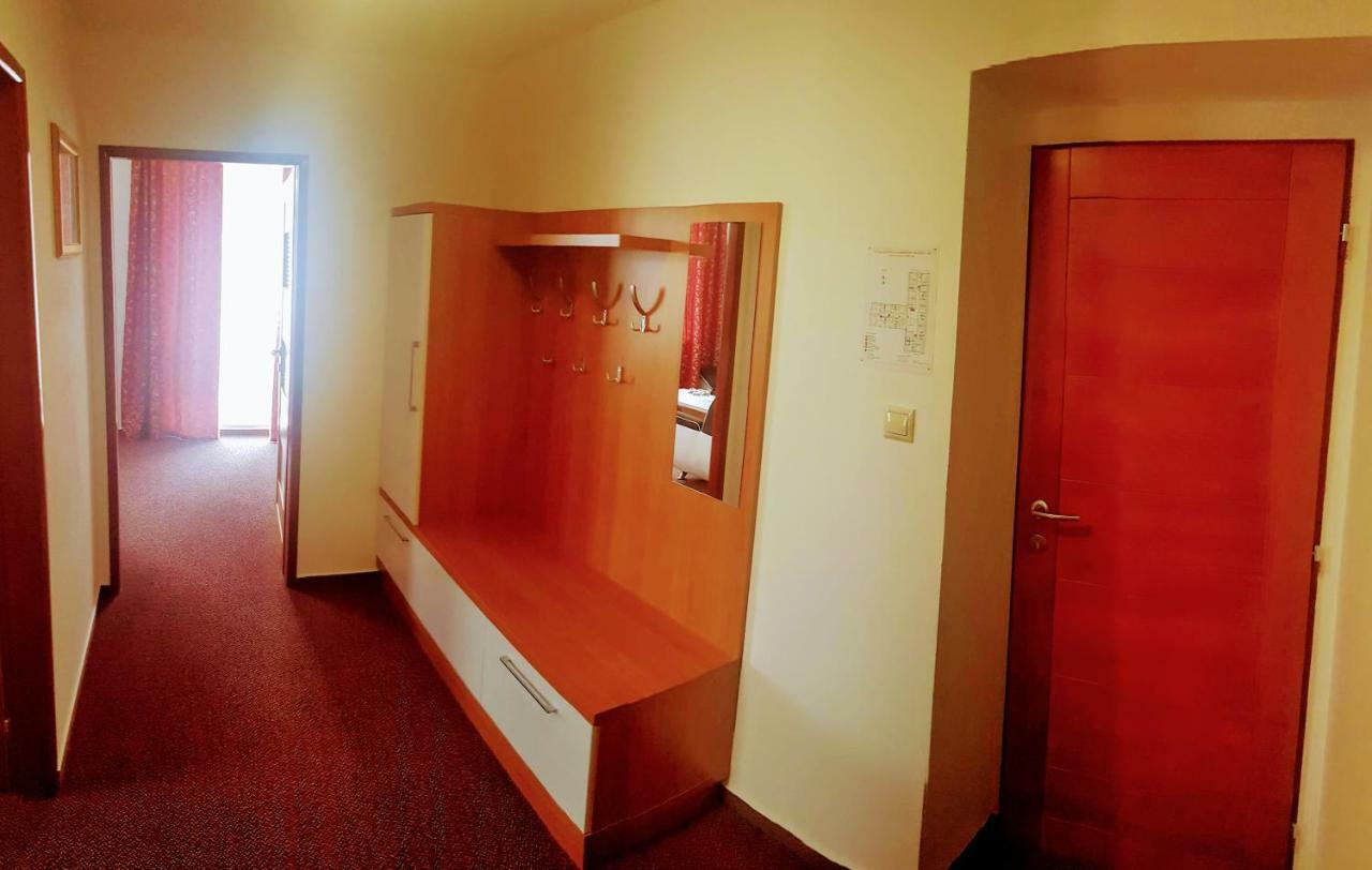Agrohotel Tri Brezy Hrustin Экстерьер фото