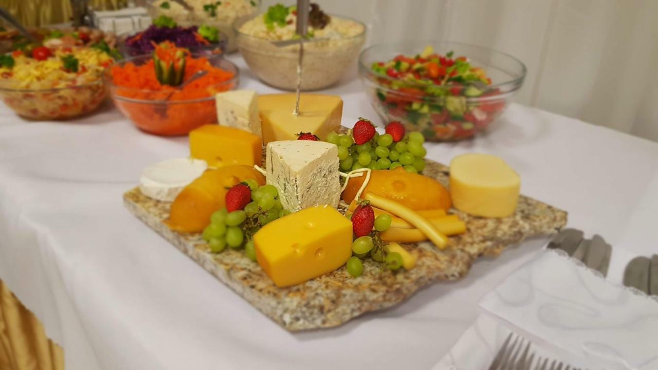 Agrohotel Tri Brezy Hrustin Экстерьер фото