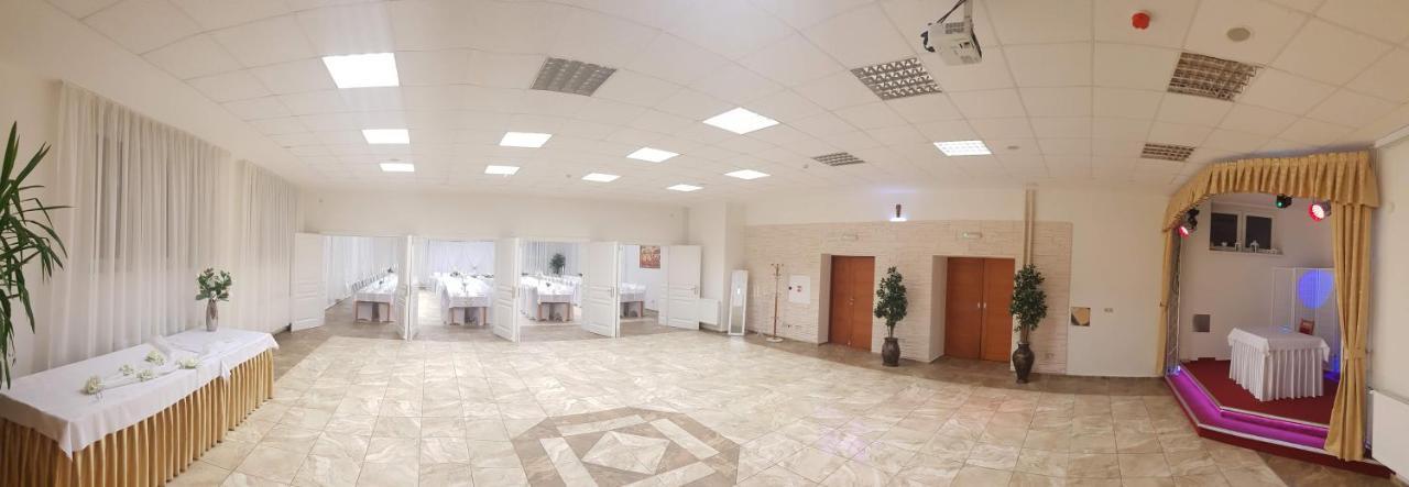 Agrohotel Tri Brezy Hrustin Экстерьер фото