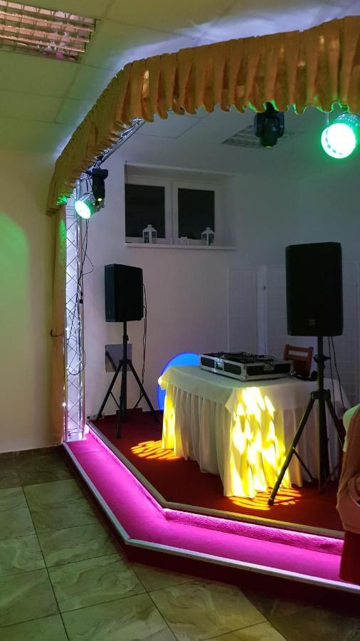 Agrohotel Tri Brezy Hrustin Экстерьер фото